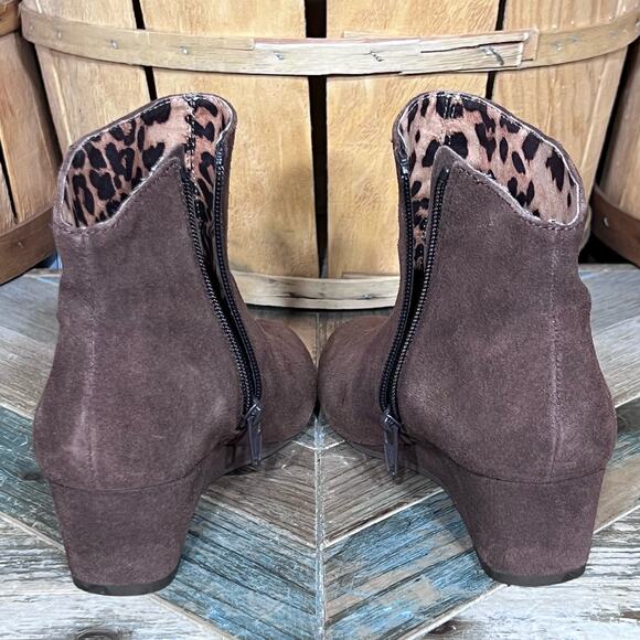 Seychelles Sultry Chocolate Brown Suede Demi Wedge Ankle Booties Womens Size 6.5 - Picture 9 of 11